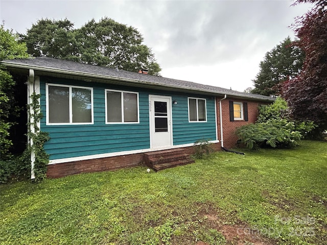 2009 Hickory Grove Rd, Gastonia, NC 28056 - view of front facade with entry steps and a front lawn