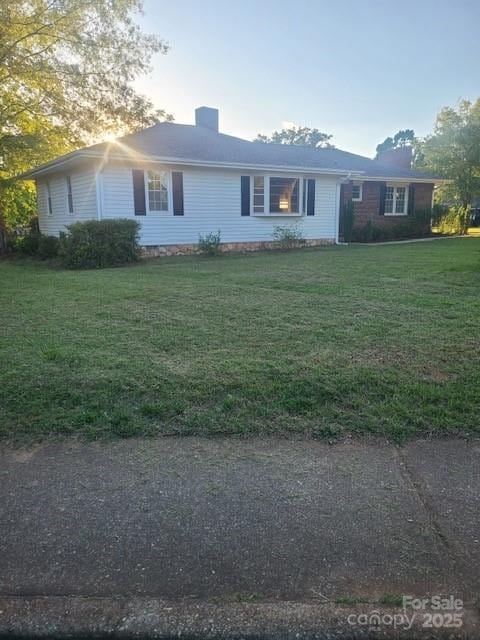 520 Lucerne Dr, Spartanburg, SC 29302 - single story home with a front yard and a chimney