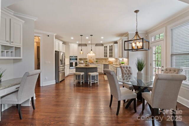 9433 Wallace Pond Dr, Huntersville, NC 28078 - dining room featuring crown molding, a chandelier, dark wood-style flooring, recessed lighting, and baseboards