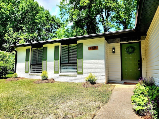 7228 Rollingridge Dr, Charlotte, NC 28211 - doorway to property featuring a yard and brick siding