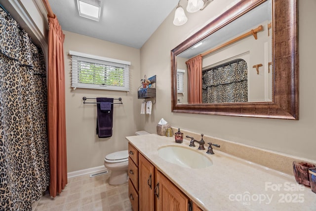 5 Governors Dr, Hendersonville, NC 28791 - full bath with toilet, baseboards, vanity, and a shower with curtain