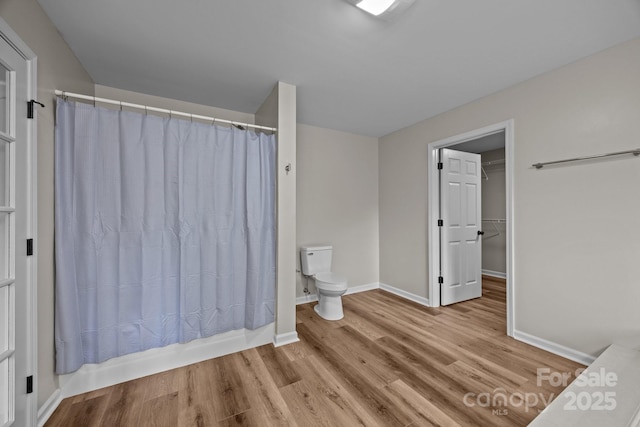 16 Lake Forest Ln, Hendersonville, NC 28739 - full bathroom featuring wood finished floors, baseboards, toilet, and shower / bath combo