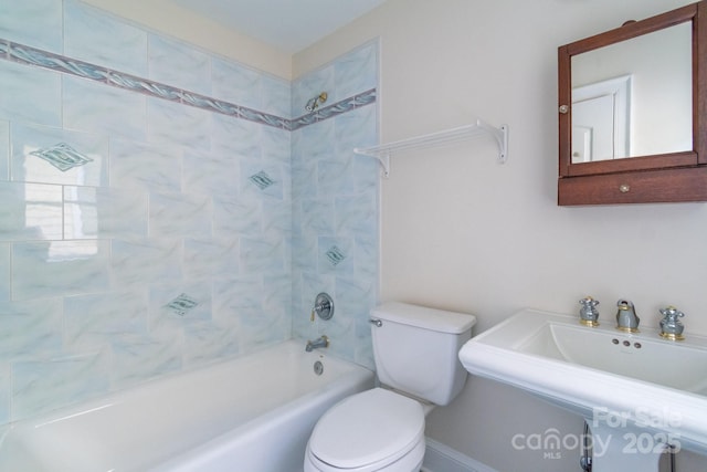 416 E Park Ave, Charlotte, NC 28203 - full bath featuring toilet and shower / bath combination