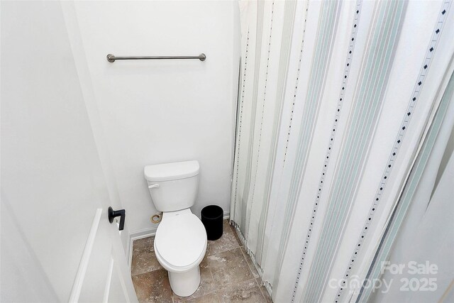 8916 Inverness Bay Rd, Charlotte, NC 28278 - bathroom featuring baseboards and toilet