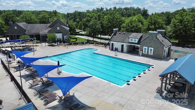 8916 Inverness Bay Rd, Charlotte, NC 28278 - community pool with a patio and fence