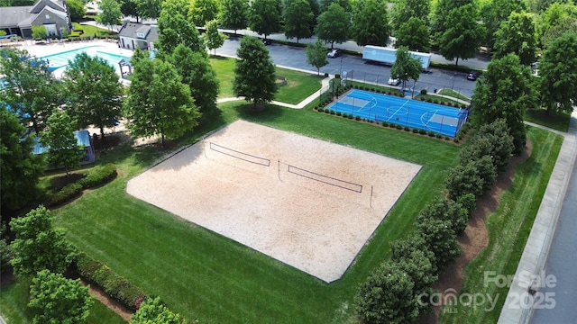 8916 Inverness Bay Rd, Charlotte, NC 28278 - view of property's community with volleyball court