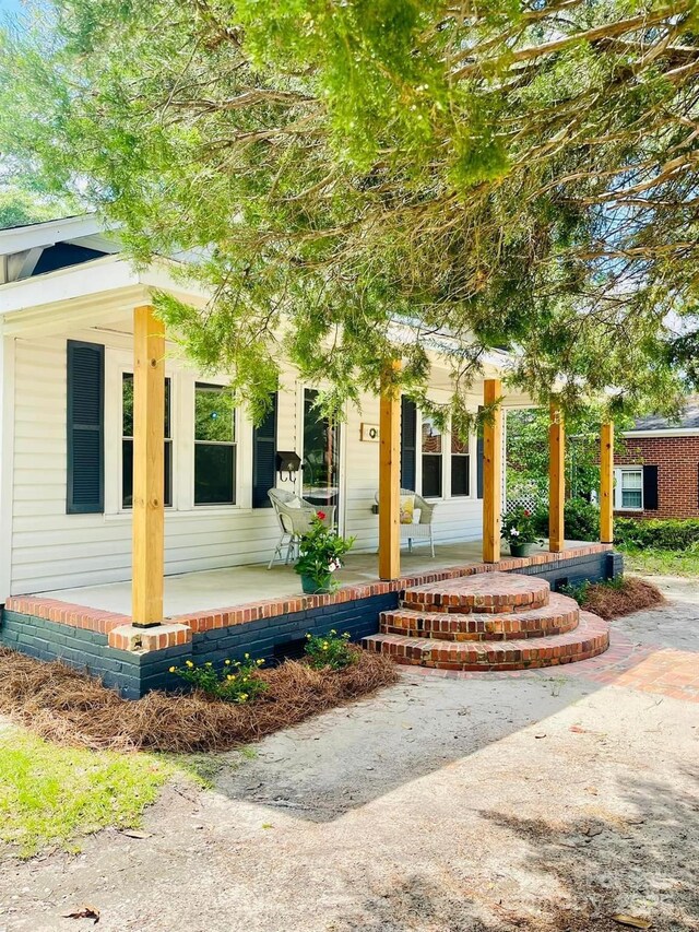 357 Huger St, Cheraw, SC 29520 - view of front of house featuring a porch