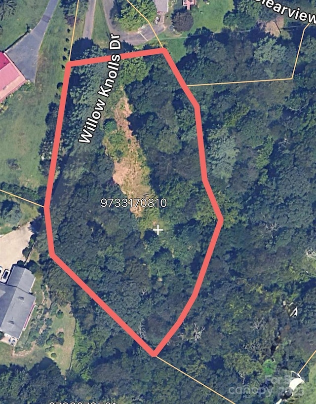 12 Willow Knoll Dr, Weaverville, NC 28787