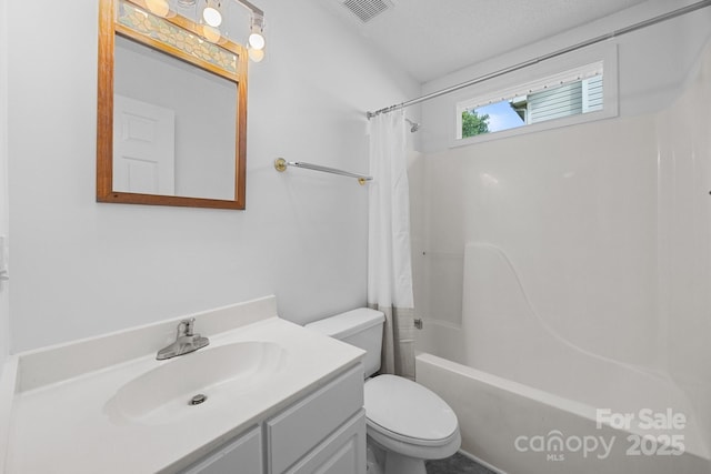 1321 Land Grant Rd, Charlotte, NC 28217 - full bath featuring toilet, vanity, and shower / bath combination with curtain