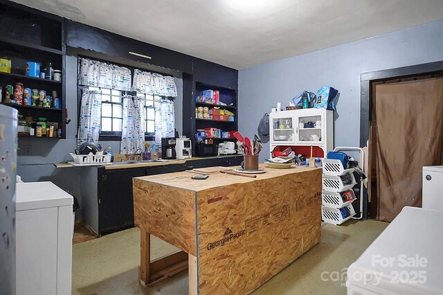 514 S Martin St, Shelby, NC 28150 - bar with washer / dryer