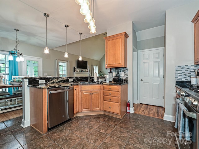3409 Valdosta Ct, Monroe, NC 28110 - kitchen featuring stainless steel appliances, a peninsula, a sink, decorative backsplash, and vaulted ceiling