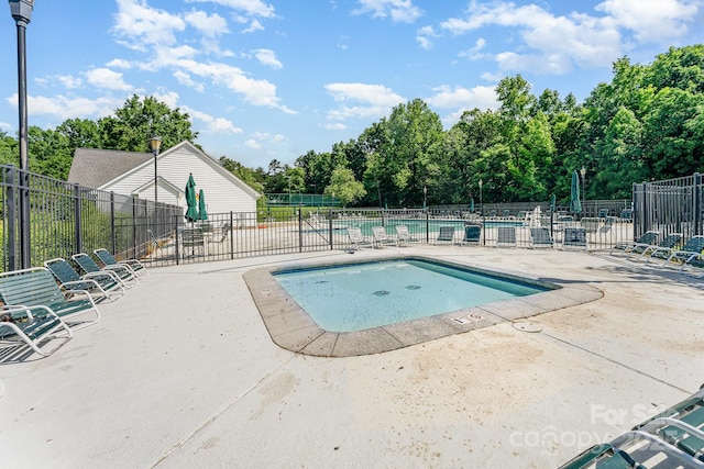 10322 Stoneykirk Ln, Charlotte, NC 28269 - community pool with a patio, fence, and view of wooded area