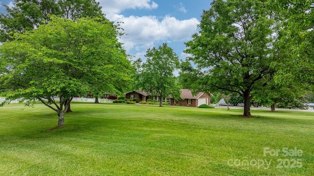 view of grassy yard featuring a garage