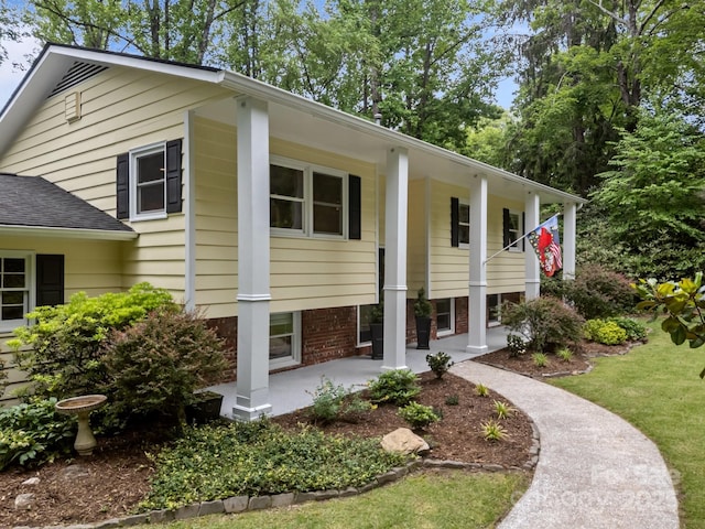931 Indian Hill Rd, Hendersonville, NC 28791 - view of front facade with a porch and a shingled roof