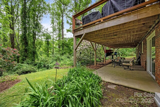 931 Indian Hill Rd, Hendersonville, NC 28791 - view of grassy yard featuring a patio area