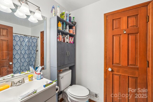 8504 Knollwood Cir, Charlotte, NC 28213 - bathroom with vanity and toilet