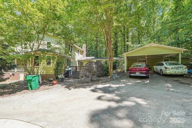 8504 Knollwood Cir, Charlotte, NC 28213 - view of side of home featuring driveway