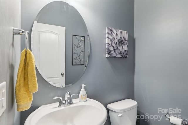 5812 Dinsmore Ln, Belmont, NC 28012 - bathroom featuring a sink and toilet