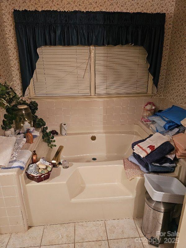 100 Boros Lndg, New Bern, NC 28560 - full bath with wallpapered walls and a bath