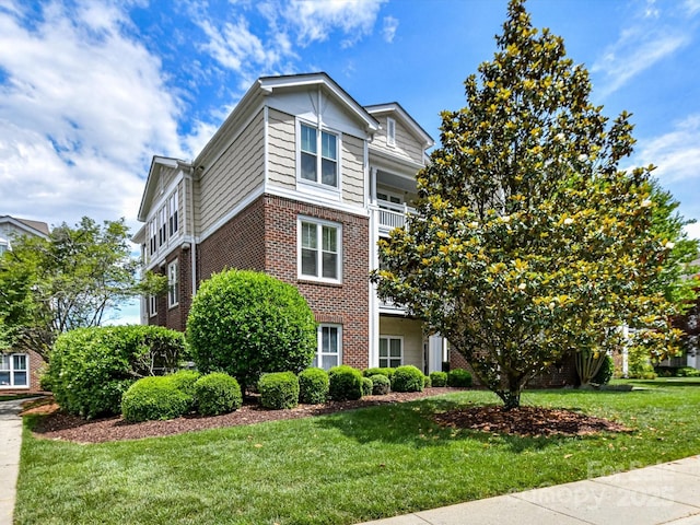 view of front of house with brick siding and a front yard