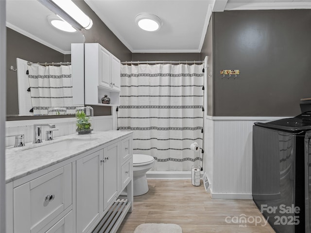 143 Mountain Crest Rd, Swannanoa, NC 28778 - full bath with wood finished floors, ornamental molding, a wainscoted wall, toilet, and vanity