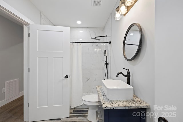 505 Sky Ridge Dr Unit 57, Leicester, NC 28748 - bathroom featuring a tile shower, wood finished floors, vanity, toilet, and recessed lighting