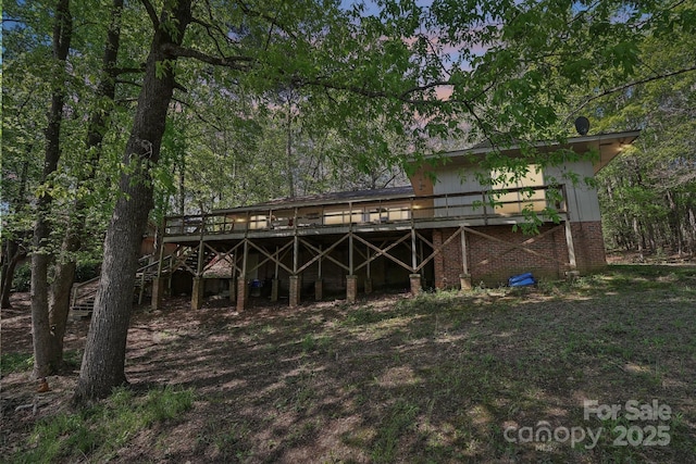 334 Lakeview Cir, Lugoff, SC 29078 - back of property with a deck and stairway