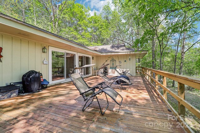 334 Lakeview Cir, Lugoff, SC 29078 - deck featuring an outdoor fire pit