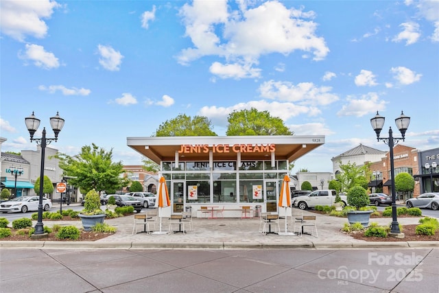 8410 Darcy Hopkins Dr, Charlotte, NC 28277 - view of property's community