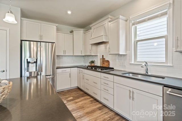 2329 Delaney Dr, Fort Mill, SC 29715 - kitchen with stainless steel appliances, dark countertops, a sink, tasteful backsplash, and recessed lighting