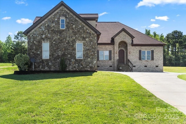 1974 Glen Manor Ct, Lincolnton, NC 28092 - view of front facade featuring crawl space, a front yard, and brick siding