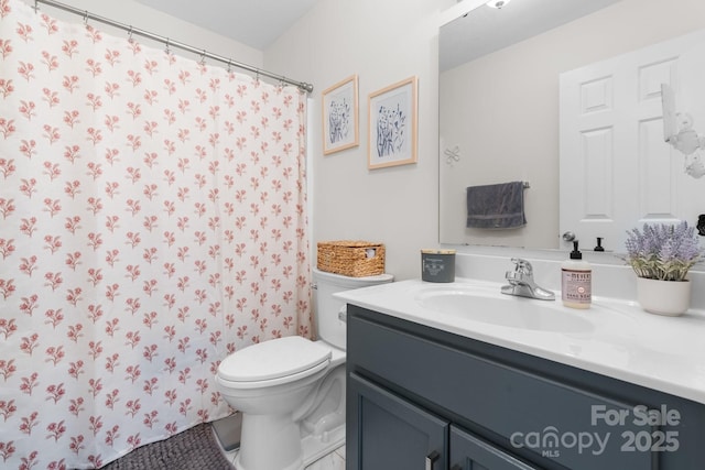 full bath featuring toilet, vanity, and a shower with shower curtain