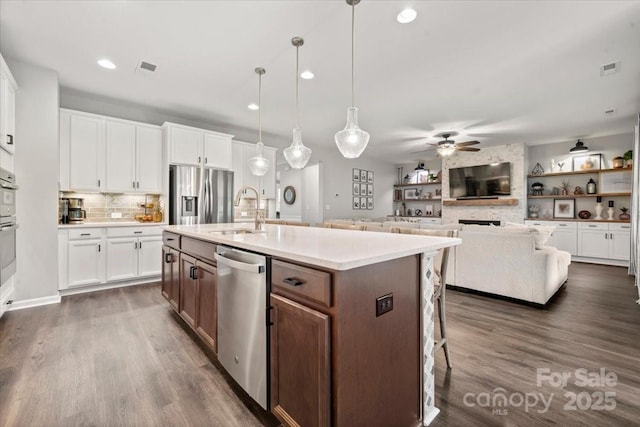 9530 Hightower Oak St, Huntersville, NC 28078 - kitchen featuring stainless steel appliances, a sink, ceiling fan, white cabinets, and decorative backsplash