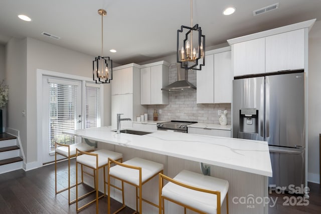 kitchen featuring appliances with stainless steel finishes, a sink, a chandelier, backsplash, and recessed lighting