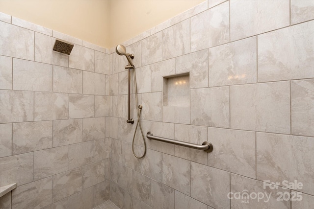 7913 Waverly Walk Ave, Charlotte, NC 28277 - bathroom with tiled shower