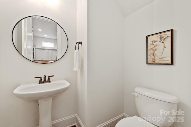 7913 Waverly Walk Ave, Charlotte, NC 28277 - half bath with toilet, baseboards, and recessed lighting