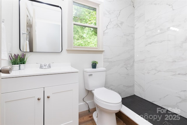 214 Hidden Creek Ln, Burnsville, NC 28714 - bathroom with toilet, vanity, tiled shower, and wood finished floors