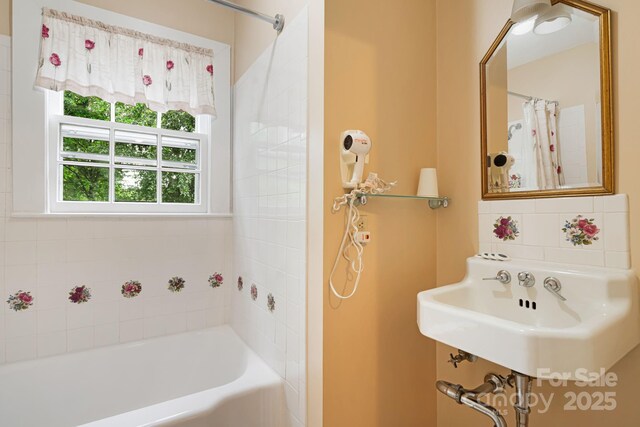 1186 US-70 Hwy, Black Mountain, NC 28711 - full bathroom featuring tasteful backsplash
