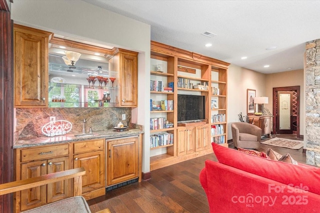 2461 Eagles Nest Rd, Waynesville, NC 28786 - living room featuring wet bar, dark wood finished floors, and recessed lighting