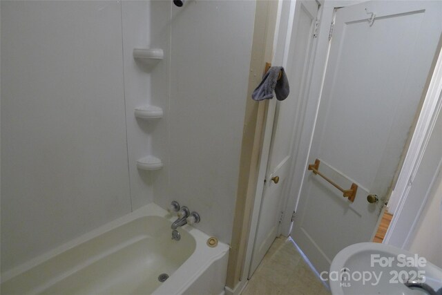 full bath with shower / washtub combination
