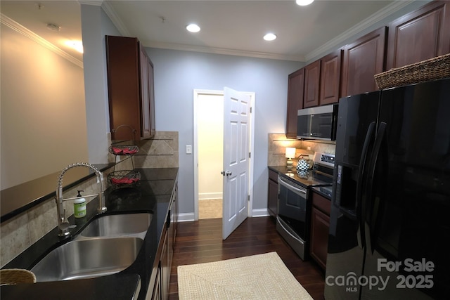 1000 E Woodlawn Rd Unit 107, Charlotte, NC 28209 - kitchen featuring stainless steel appliances, a sink, dark countertops, backsplash, and dark wood-style floors