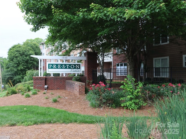 1000 E Woodlawn Rd Unit 107, Charlotte, NC 28209 - view of community sign