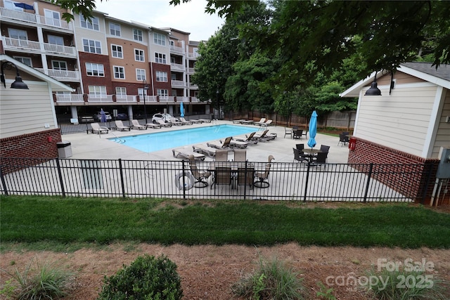 1000 E Woodlawn Rd Unit 107, Charlotte, NC 28209 - community pool with a patio