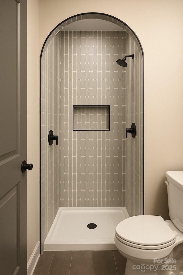415 S Boyd St, Gastonia, NC 28052 - bathroom featuring toilet, tile patterned floors, and tiled shower