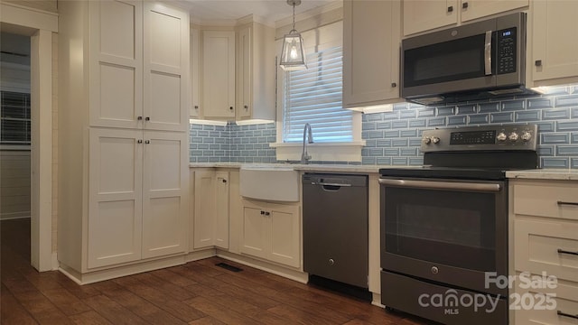kitchen with stainless steel appliances, dark wood-type flooring, white cabinetry, and tasteful backsplash