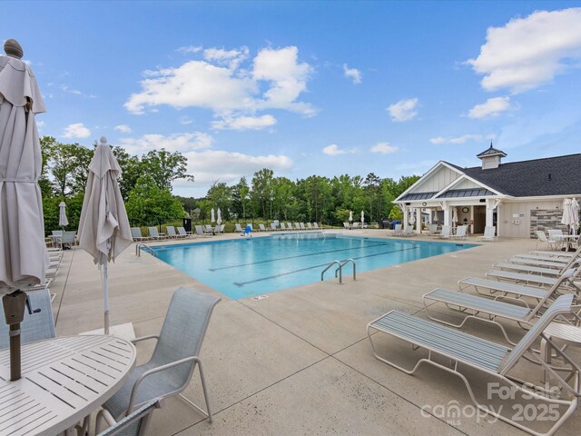 603 Southstone Dr, Matthews, NC 28104 - community pool featuring a patio area