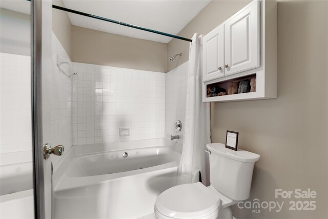 18631 Harborside Dr, Cornelius, NC 28031 - full bathroom featuring shower / tub combo with curtain and toilet