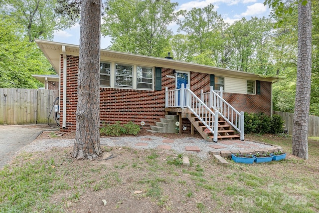 3104 Canterbury St, Greensboro, NC 27408 - ranch-style house with fence and brick siding