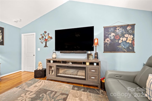 5764 Grassy Creek Rd, Denver, NC 28037 - living area featuring vaulted ceiling, wood finished floors, and baseboards