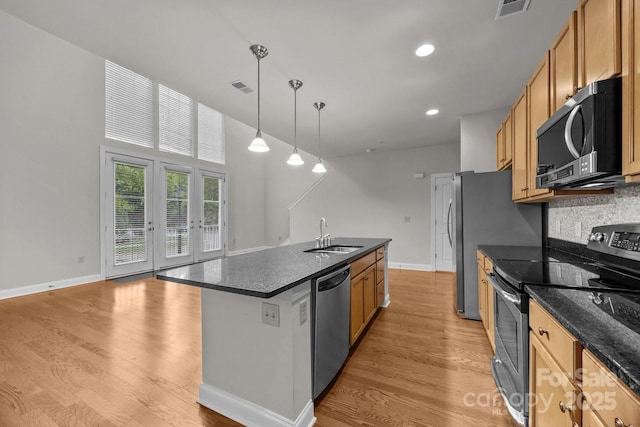 120F Steinbeck Way, Mooresville, NC 28117 - kitchen with appliances with stainless steel finishes, a sink, light wood finished floors, baseboards, and a kitchen island with sink